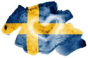 Svezia bandiera è raffigurato nel liquido acquerello stile isolato su bianca sfondo foto