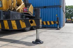 bilanciere mobile gru per pesante dovere costruzione lato. idraulico supporti per il gru gambe. foto