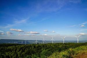 montagne, cielo e diga turbine quello creare elettricità aereo Visualizza di lam ta khlong diga nel Tailandia foto