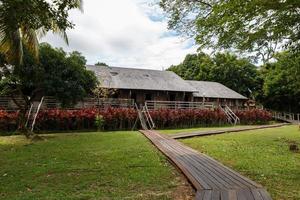 iban casa lunga. tradizionale di legno case nel il kuching per sarawak cultura villaggio. Borneo, Malaysia foto