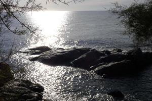 mediterraneo costa con rocce nel il catalano regione, Spagna foto