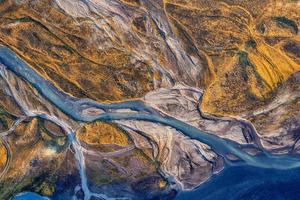 astratto ghiacciaio fiumi modello fluente attraverso vulcanico lava campo nel islandese Highlands foto