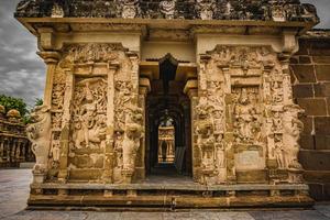 bellissimo pallava architettura e esclusivo sculture a il kanchipuram kailasanathar tempio, il più antico indù tempio nel kanchipuram, tamil nadu - migliore archeologico siti nel Sud India foto