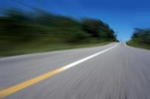 autostrada strada velocità Linee giallo e bianca struttura sfondo, radiale movimento sfocatura, zoom effetto. foto