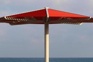 baldacchino nel il città parco per proteggere a partire dal il rovente sole. foto