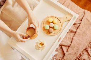 piatto posare di romantico prima colazione nel letto. foto