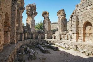 bagno nel perge antico città nel antalya, turkiye foto