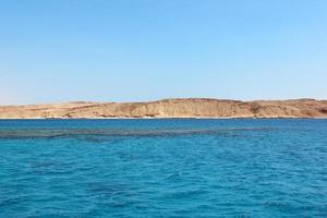 rosso mare e isola tiran nel Egitto. mare Visualizza foto