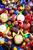 assortito di diverse caramelle al cioccolato foto