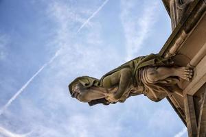 ulm, Germania - luglio 20, 2019, grottesco doccione a il Gotico Torre un' parte di il Cattedrale nel città ulm, Germania foto