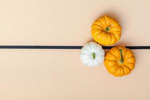 autunno sfondo con piccolo zucche foto