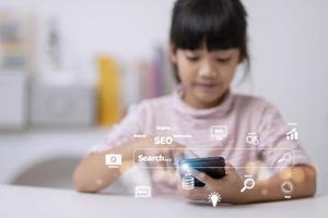 bambini ricerca Internet moderno tecnologia concetto foto