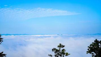 mare di nebbia foto