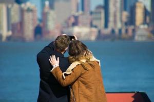 new york city, 2020 - la coppia scatta un selfie a staten island foto