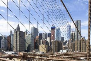 vista della città dal ponte di brooklyn foto