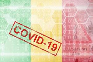 mali bandiera e futuristico digitale astratto composizione con covid-19 francobollo. coronavirus scoppio concetto foto