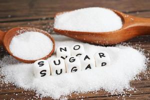 no zucchero, dolce granulato zucchero con testo, diabete prevenzione, dieta e peso perdita per bene Salute. foto