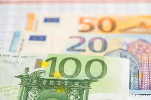 Euro banconote, bancario account, investimento analitico ricerca dati economia, commercio, attività commerciale azienda concetto. foto