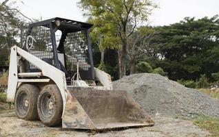 mini scavatrice a il costruzione luogo. foto