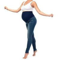 giovane e incinta donna indossare maternità jeans foto
