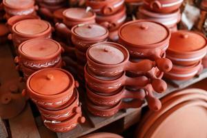 fatto a mano ceramica vasellame fatto di argilla di Marrone terracotta colore foto
