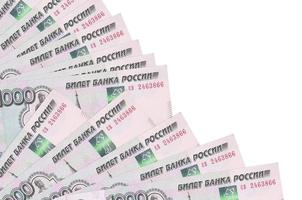 1000 russo rubli fatture bugie isolato su bianca sfondo con copia spazio impilati nel fan vicino su foto