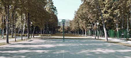 vuoto strada pallacanestro Tribunale. per concetti come come gli sport e esercizio, e salutare stile di vita foto