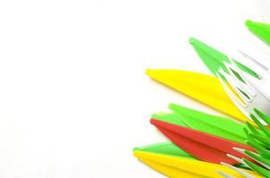 mucchio di luminosa giallo, verde e bianca plastica utensili da cucina singolo uso elettrodomestici foto