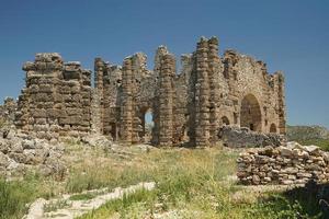 basilica di aspendo antico città nel antalya, turkiye foto