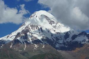 monte kazbek, georgia, europa foto