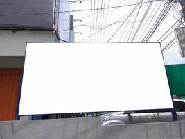 modello di vuoto cartelloni su il lato di il autostrada, vuoto pubblicità manifesto modelli, informazione bandiera segnaposto finto UPS foto