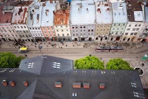 Visualizza su il piazza rynok a partire dal il tetto di il città sala. Ucraina, Lviv foto