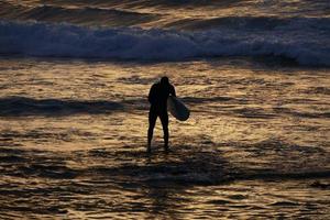 non identificato surfer su il canarino isole, circa luglio 2022 foto