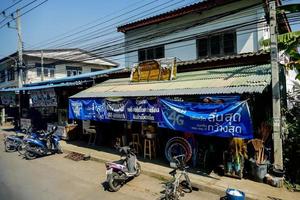 le moto parcheggiata su il strada nel bangkok, Tailandia, circa Maggio 2022 foto