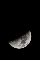 Visualizza di un' metà Luna foto