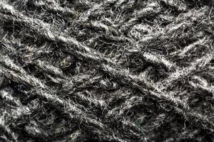 lana filato avvicinamento grigio discussioni per cucito nel macro. sfondo struttura tessuto per maglieria ago. foto