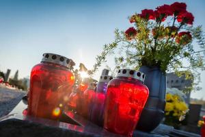 memorial day - candele e fiori foto