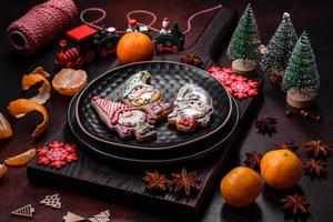 bellissimo Natale decorazioni con vacanza giocattoli, clementine e Pan di zenzero foto