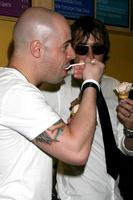 Chris disonesto scavare e mangiare ghiaccio crema Ben e jerry S stampa conferenza supporto uno burbank, circa aprile 7, 2008 foto