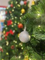 2023 Natale palla su Natale albero nuovo anno celebrazione foto