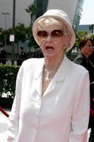 elaine stritch in arrivo a il creativo prima serata emmy premi a il nokia Teatro, nel los angeles, circa su settembre 13, 2008 foto