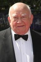 ed asner in arrivo a il prima serata creativo emmy premi a nokia centro nel los angeles, circa su settembre 12, 2009 foto