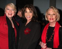 los angeles, feb 18 - alison Arngrim, kate lino, tippi hedren a il giorno, vagaina monologhi prestazione a barnsdal galleria Teatro su febbraio 18, 2011 nel los angeles, circa foto