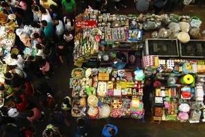 chiang mai, Tailandia - gennaio 2, 2018. superiore Visualizza su cibo mercato con diverso Locale cibo e le persone. foto