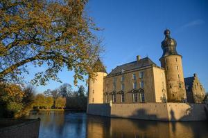 autunno a un' castello nel westfalia foto