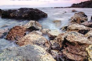 acqua e rocce foto