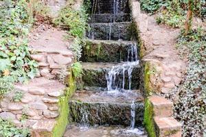 acqua in esecuzione giù foto