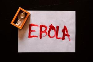 ebola scritto su carta foto