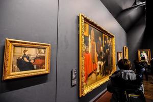 non identificato persone e opera d'arte nel il museo d orsay nel Parigi, Francia, circa ottobre 2022 foto