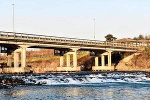 ponte sull'acqua foto